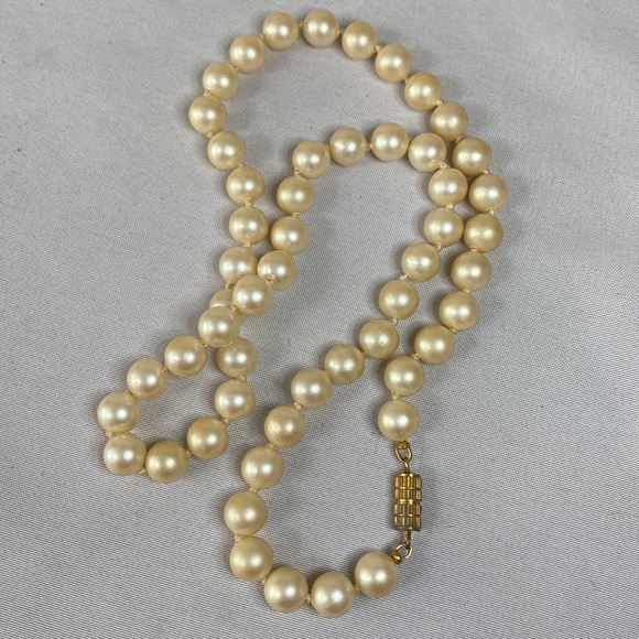 Vintage petite single strand pearl bead necklace - Picture 4 of 5